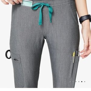 Figs Yola Skinny Scrub Pant XS Petite in Graphite